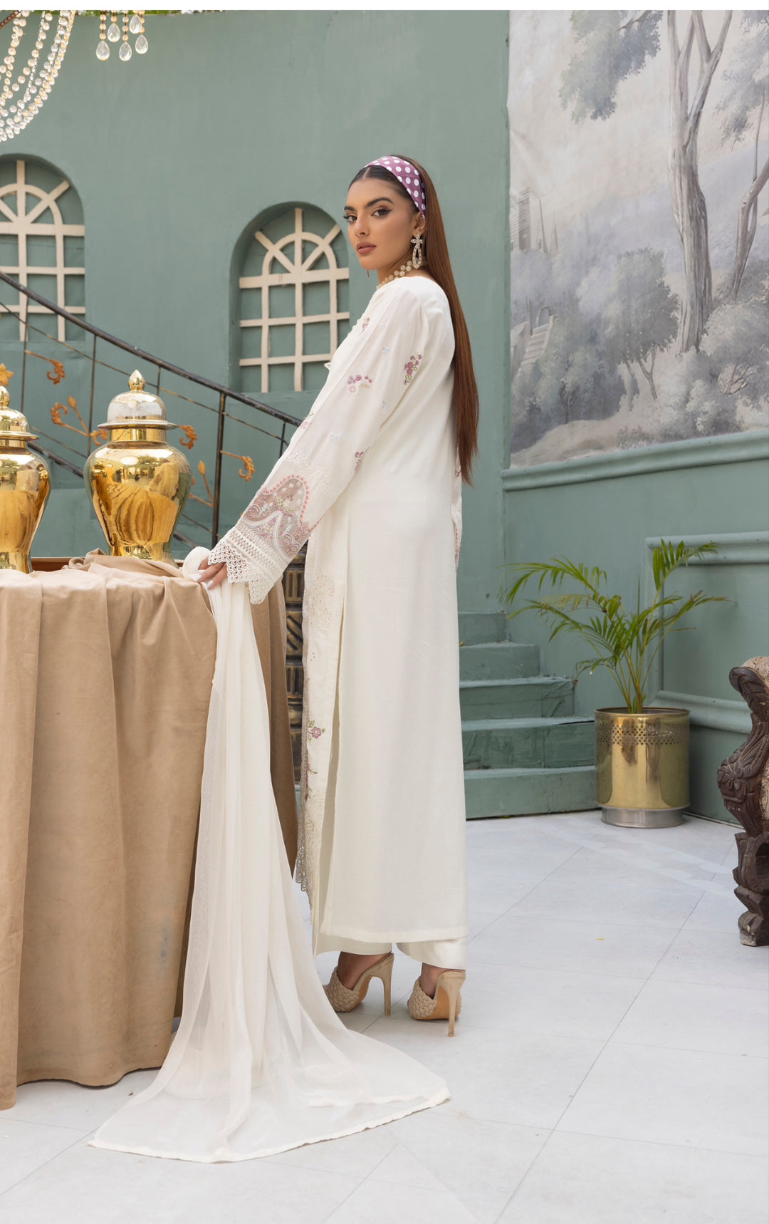 Branded 3 Pc Ready To Wear Suit - Chicken Kari Embroidered Suit (Winter Collection)