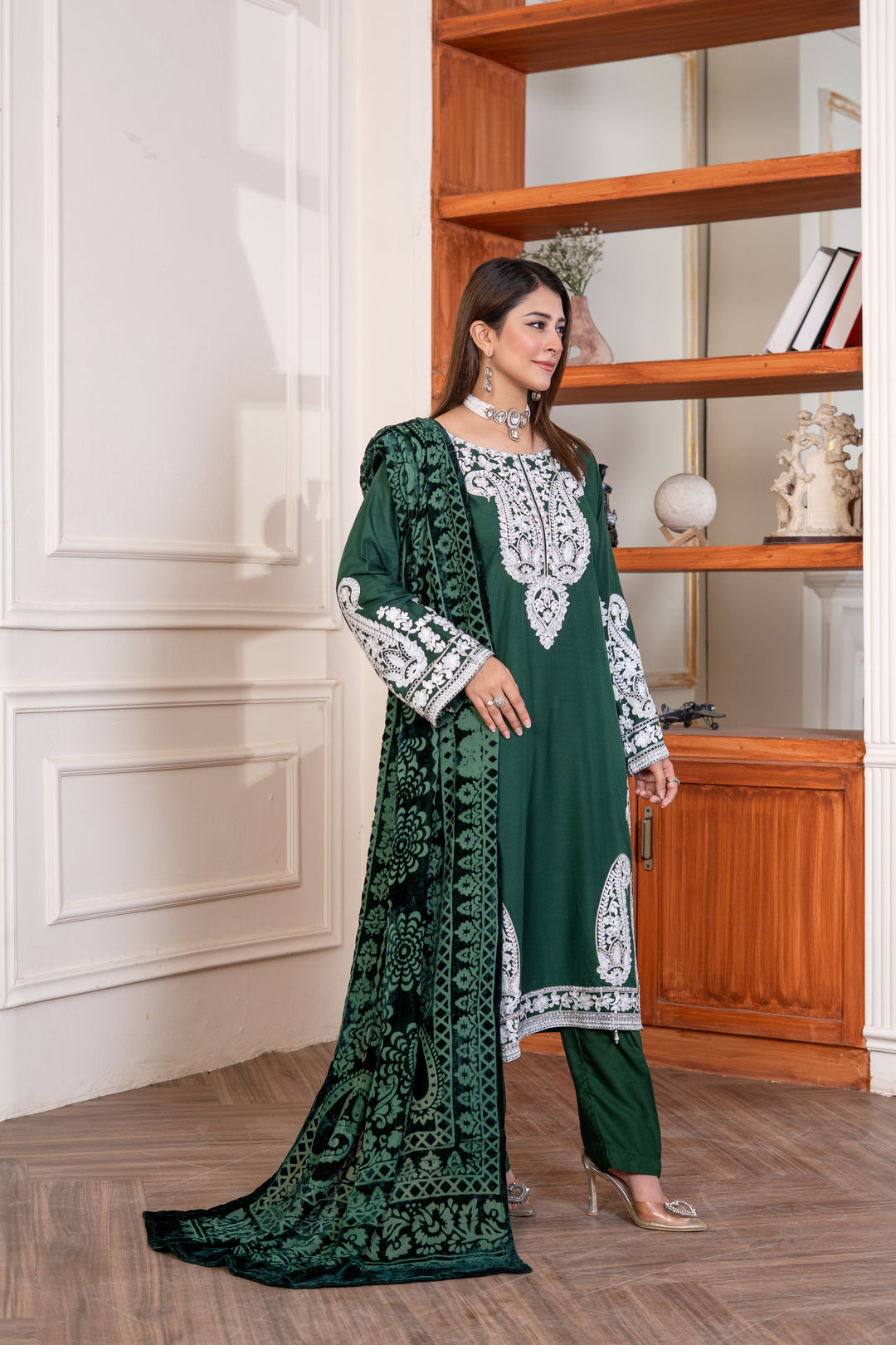 3 Pc Ready To Wear Fully Embroidered Linen Suit With Plachi Shawls - TT-21-