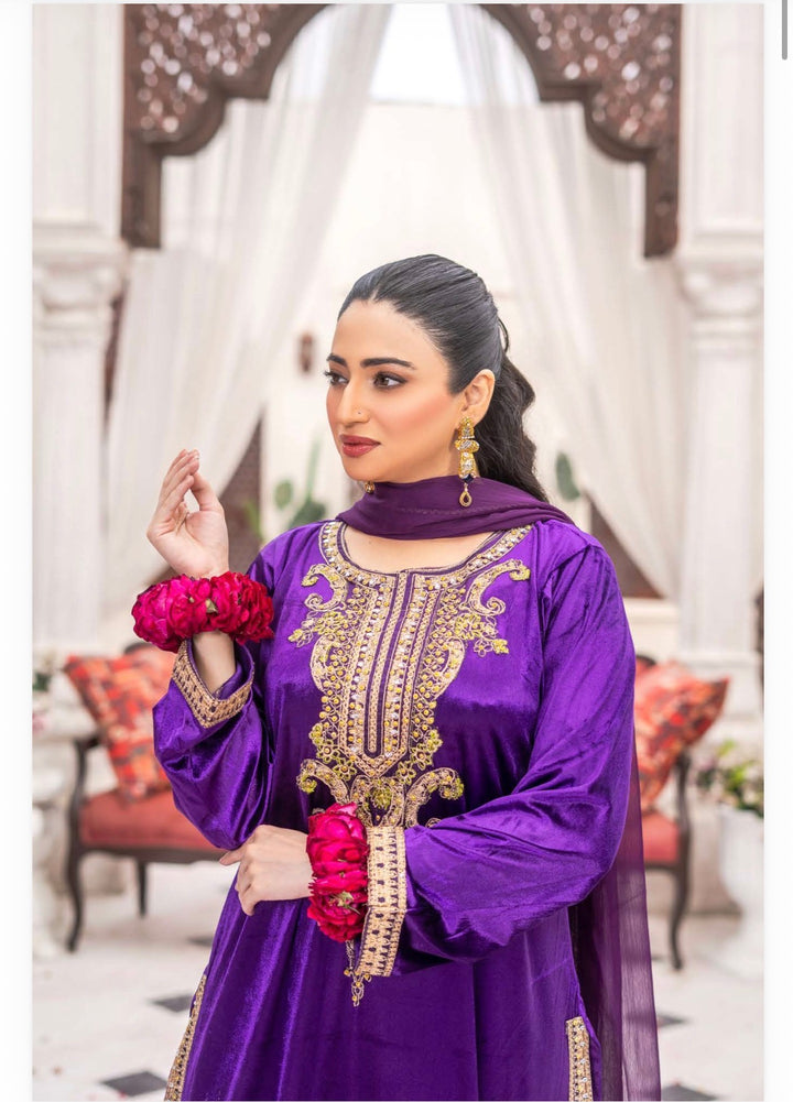 3 Pc Ready To Wear Fully Embroidered  Valvet Suit With Chiffon Dupatta - TT-51-